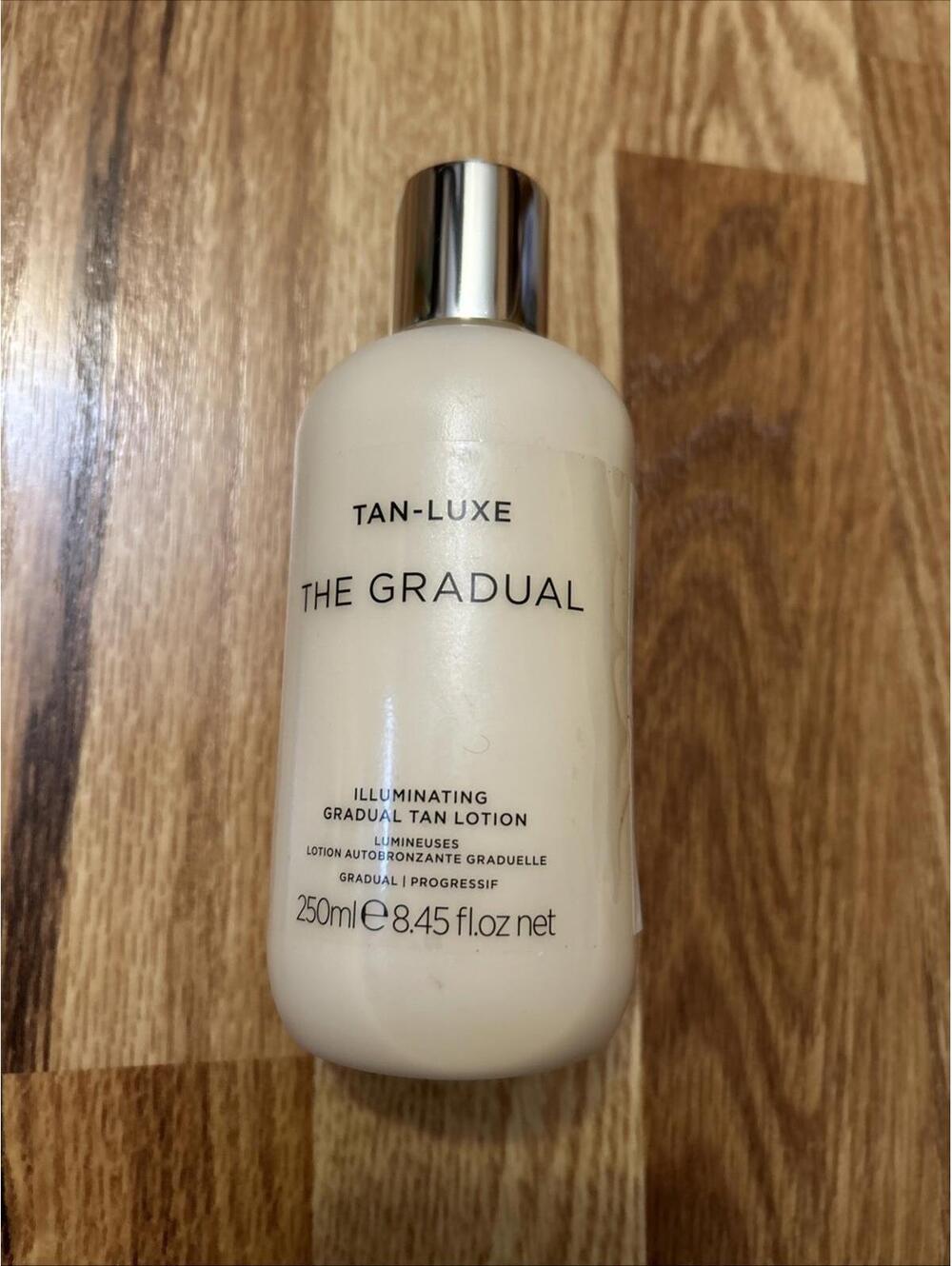 TAN-LUXE The Gradual Illuminating Gradual Tan Lotion